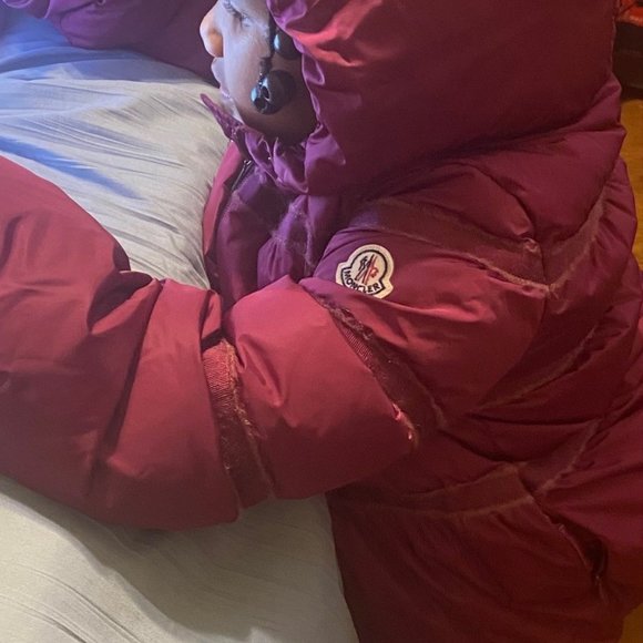 MONCLER GIRLS PUFFER COAT SIZE 12 BURGUNDY